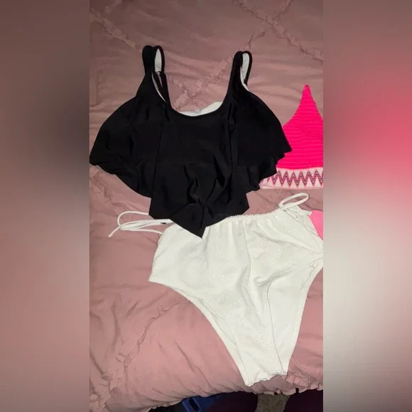 Mixed Lot Of 2 Piece Swimwear Size Medium and Large. Barely Worn. 8 pieces total - Picture 3 of 9